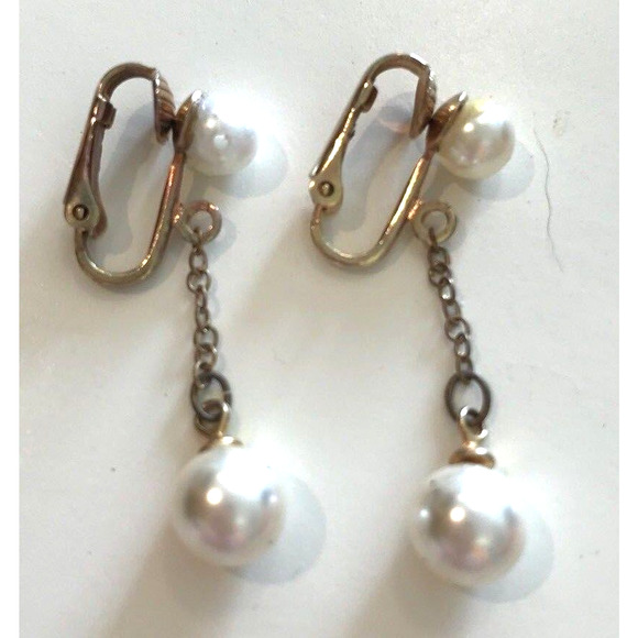 Elegant Clip On Earrings Classic Pearl Drop & Dangle Mid Century Dressy Jewelry - Picture 3 of 4